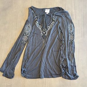 Long sleeve shirt with sleeve detail, size medium